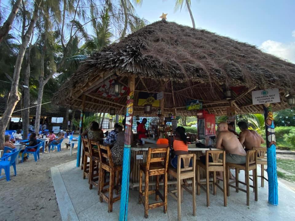 The New Big Tree Beach Resort Mombassa Buitenkant foto