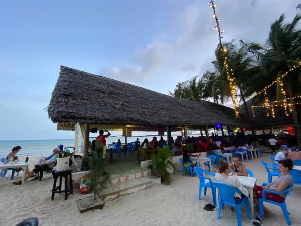 The New Big Tree Beach Resort Mombassa Buitenkant foto