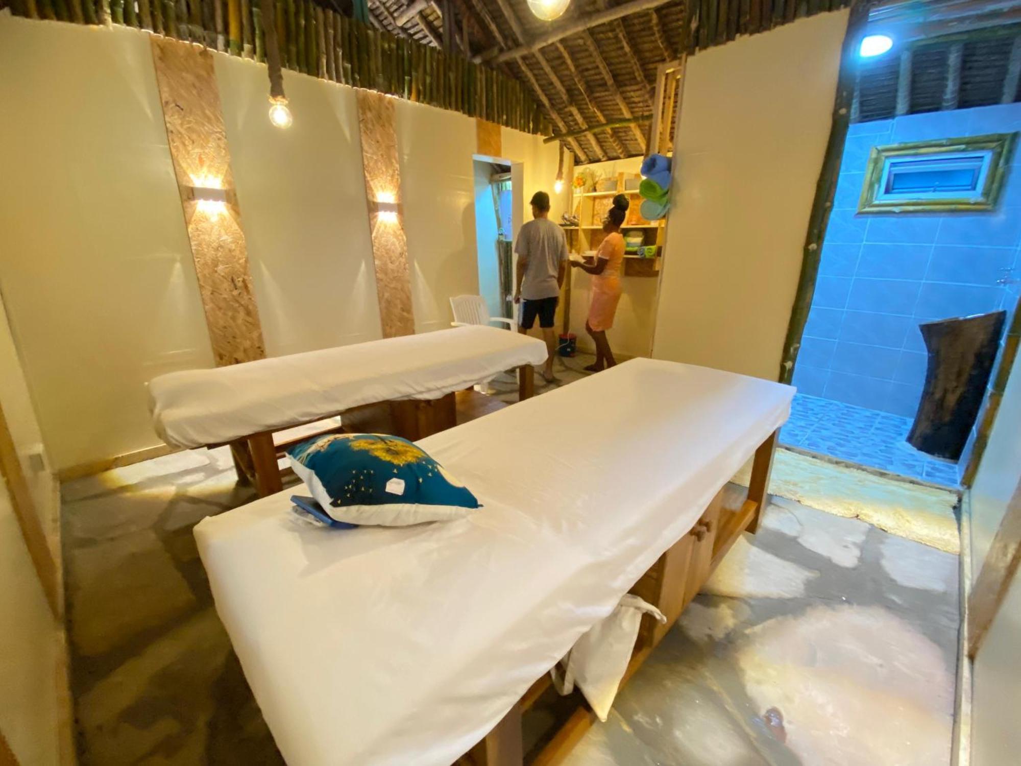 The New Big Tree Beach Resort Mombassa Buitenkant foto