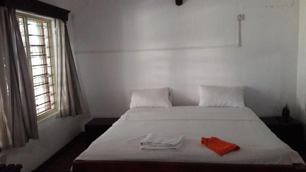The New Big Tree Beach Resort Mombassa Buitenkant foto